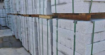 昆明芝麻白路牙石，路侧石