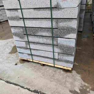 昆明芙蓉白路牙石，马路牙子