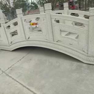 昆明芝麻白拱桥，石桥