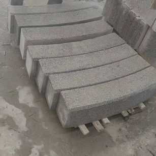 昆明芝麻白弧形路牙石