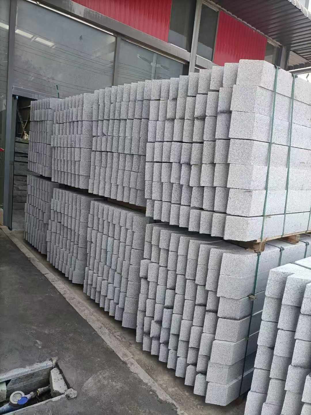 昆明芝麻白树围石 树池