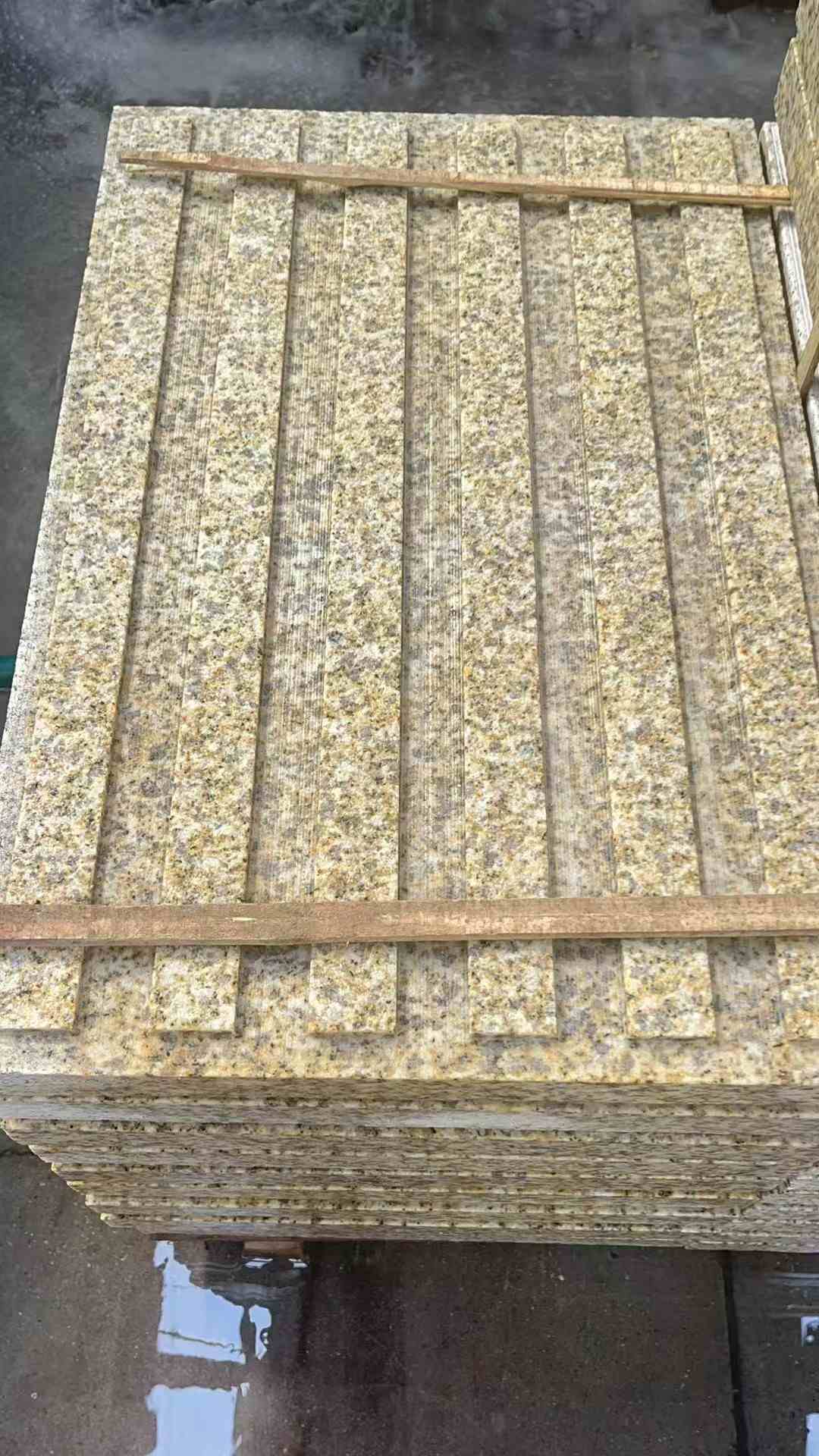 昆明黄金麻盲道 石材盲道