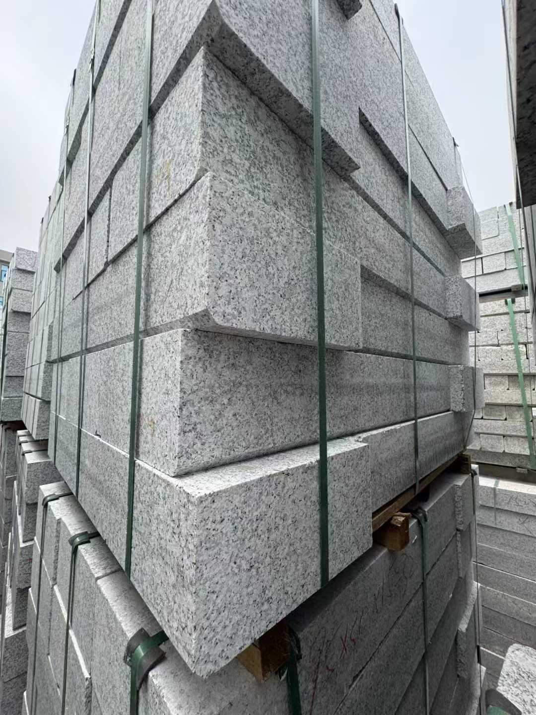 昆明芝麻白路牙石 马路牙子