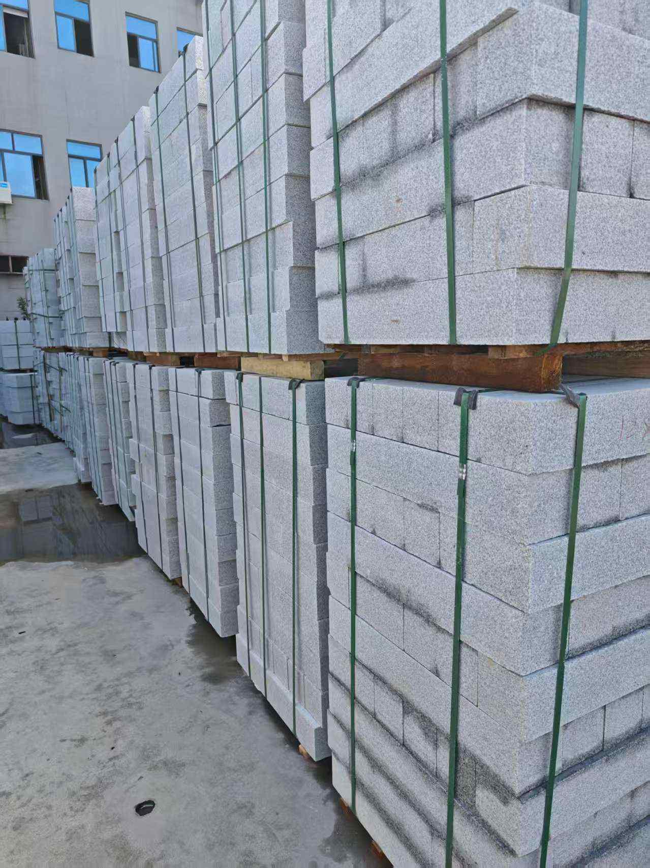 昆明芝麻白路牙石，路侧石