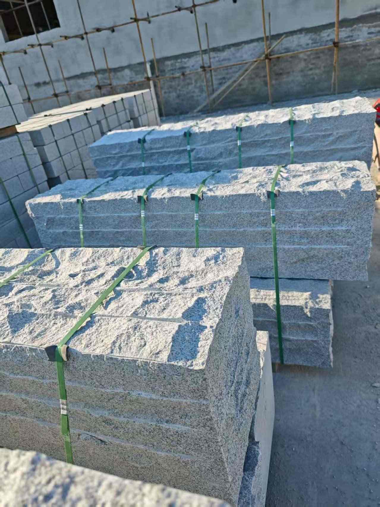 昆明芝麻白自然面整石 坐凳