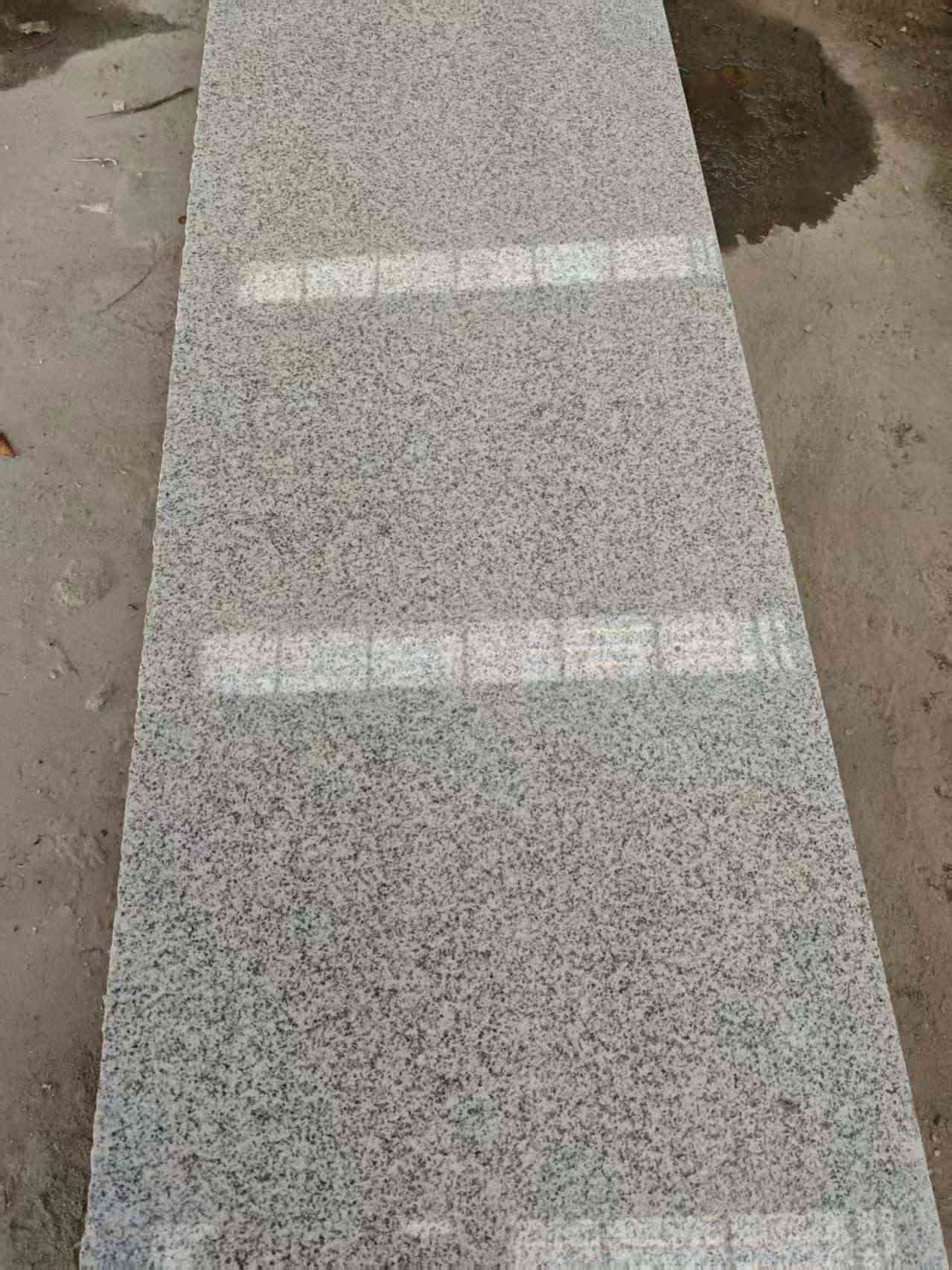 昆明芝麻白光面毛板