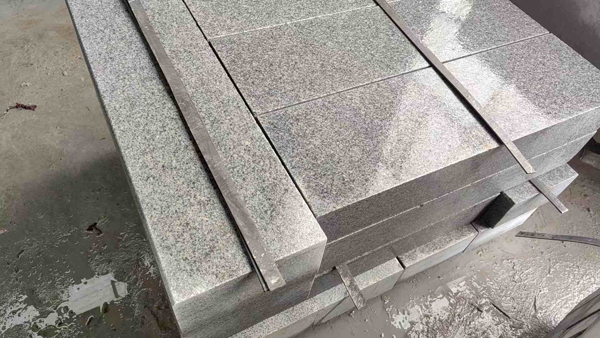 昆明芝麻灰 芝麻白 路牙石 路侧石 马路牙子